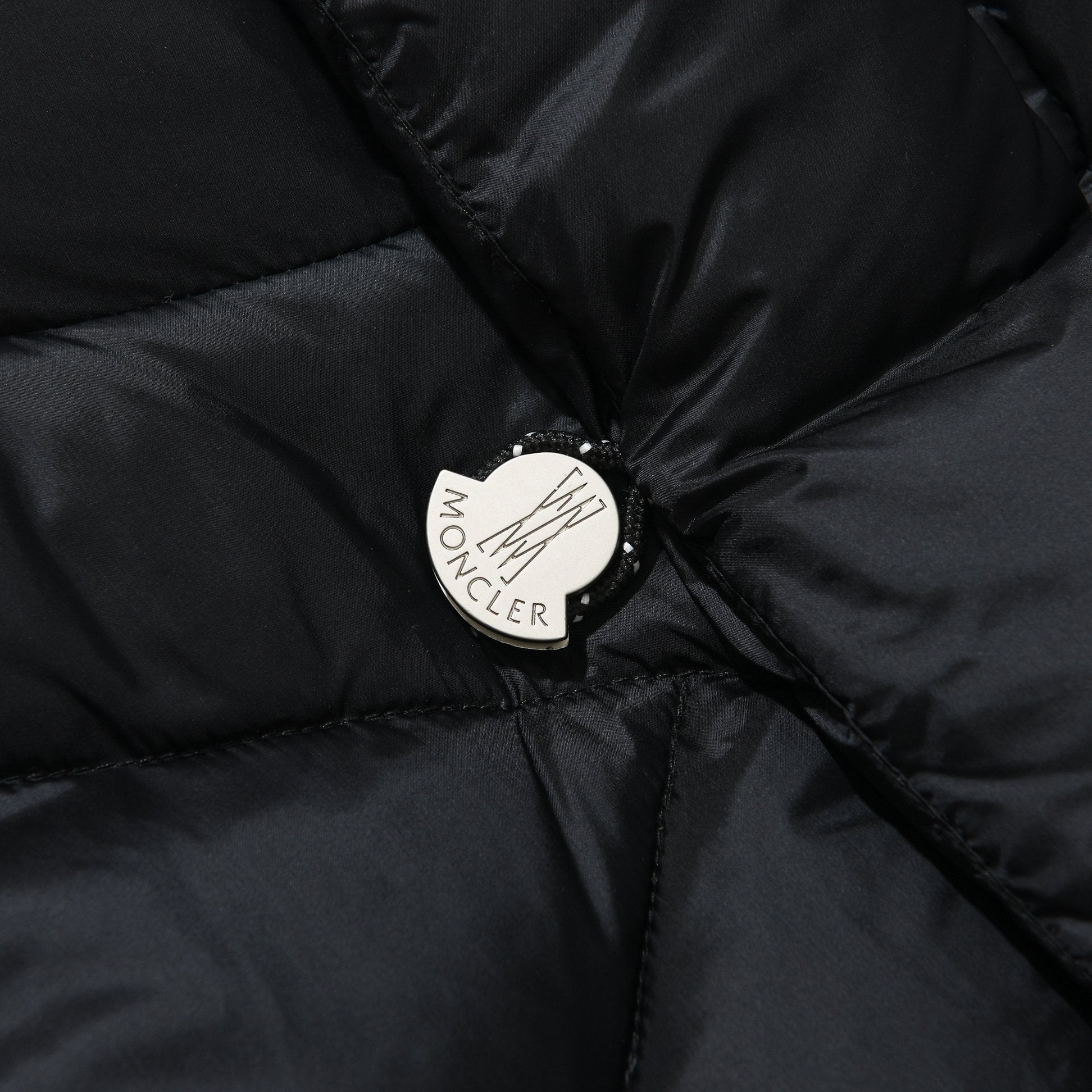 Moncler SHORT DOWN JACKET