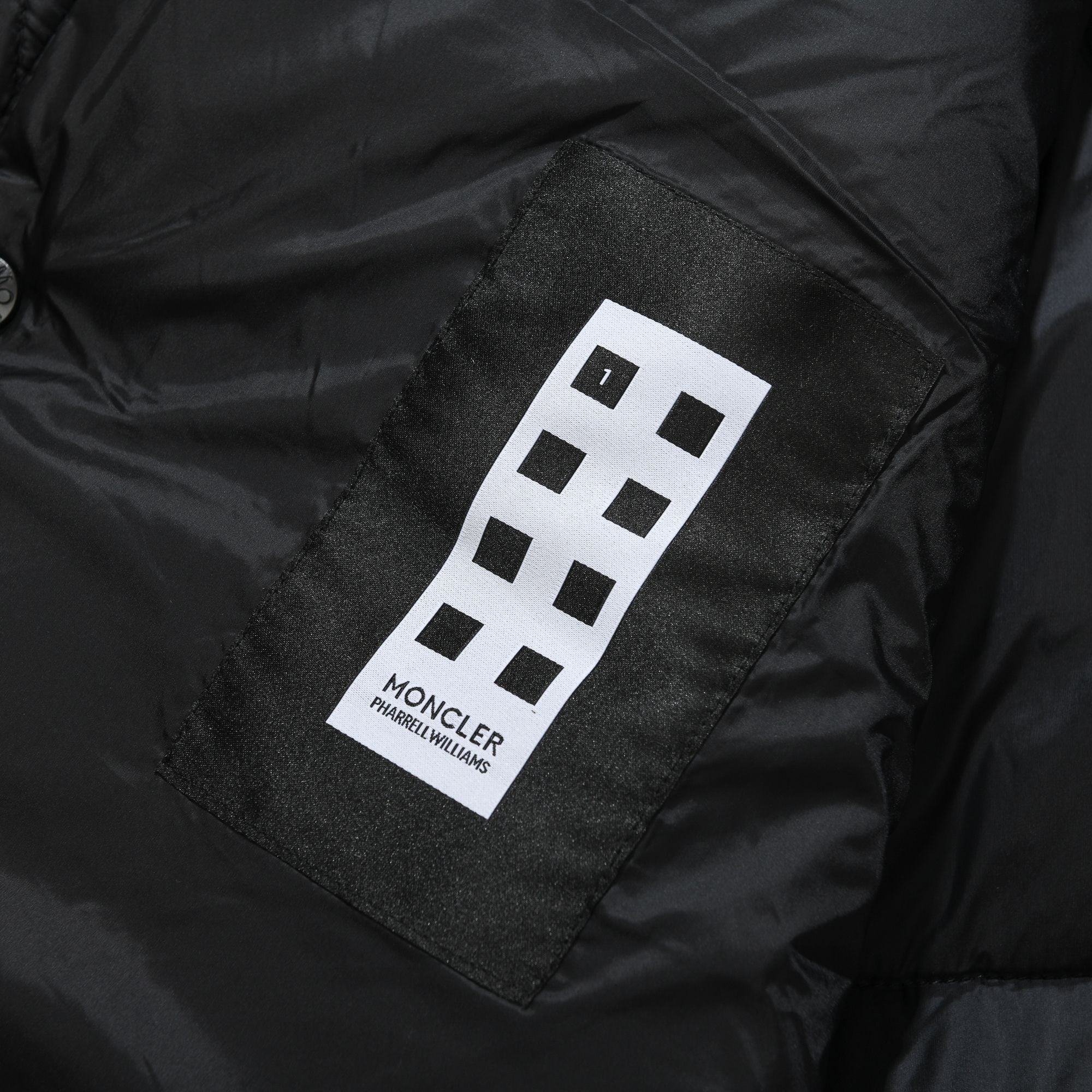 Moncler SHORT DOWN JACKET