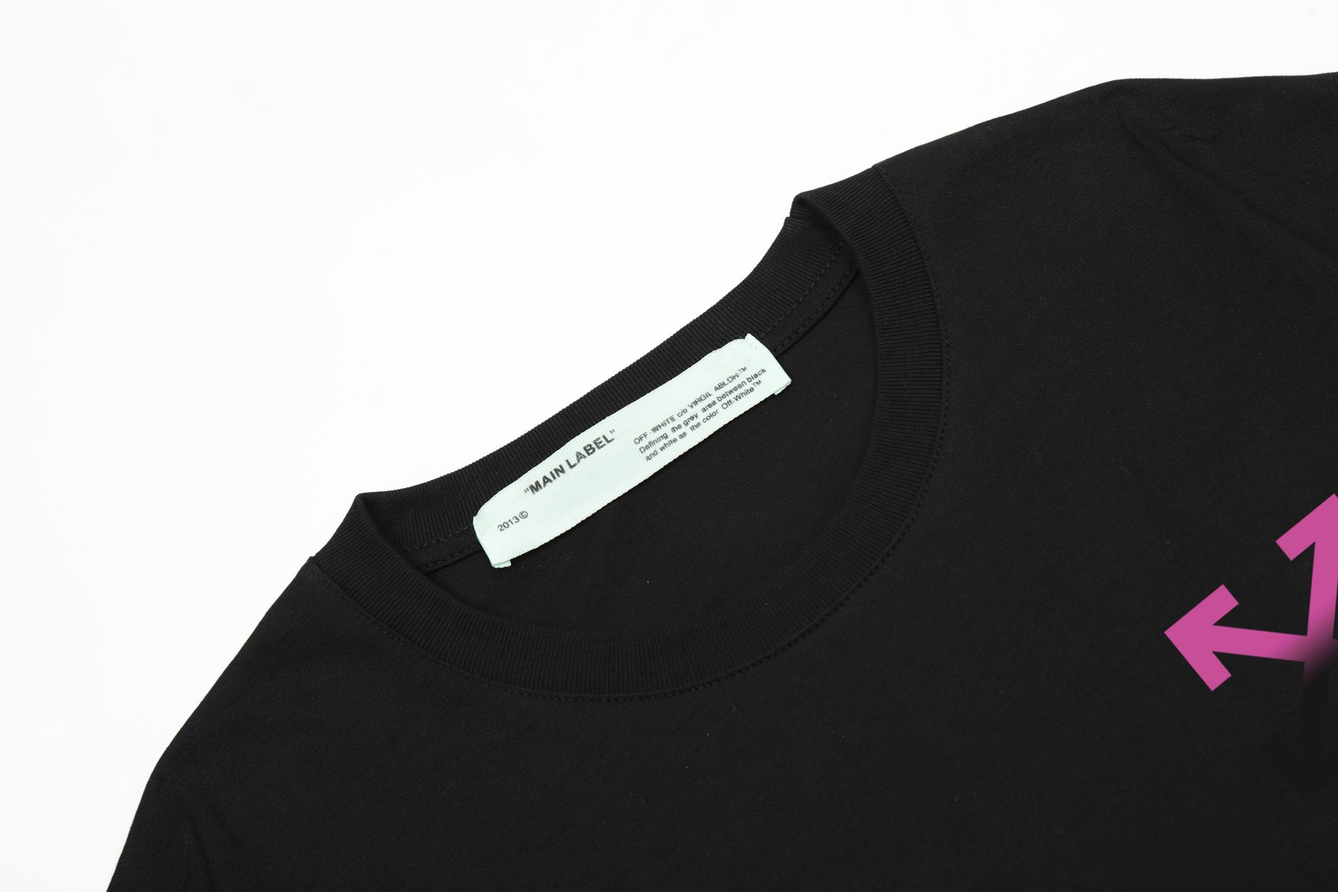 OFF WHITE Gradient Arrow Pattern T-Shirts